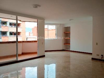 Apartamento de 3 alcobas en venta en Laureles, Medellín, 145 m² · foto 2 de 19