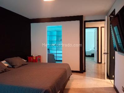 Apartamento de 4 alcobas en venta en Laureles, Medellín, 249 m² · foto 15 de 19