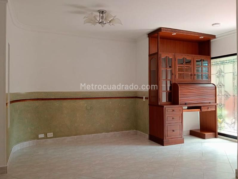 Apartamento Amplio de 3 Alcobas Cerca de Universidades en Laureles