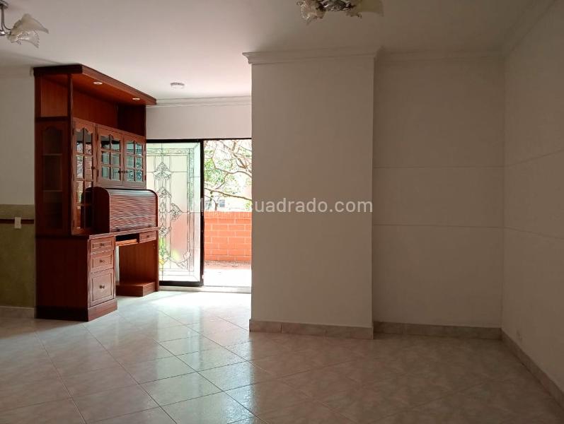 Apartamento Amplio de 3 Alcobas Cerca de Universidades en Laureles - 2