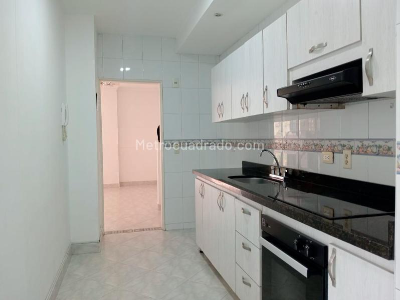 Apartamento Amplio de 3 Alcobas Cerca de Universidades en Laureles - 8