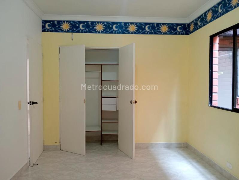 Apartamento Amplio de 3 Alcobas Cerca de Universidades en Laureles - 9