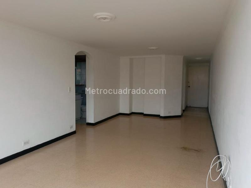 3BR Apartment with Balcony in Belen - 3