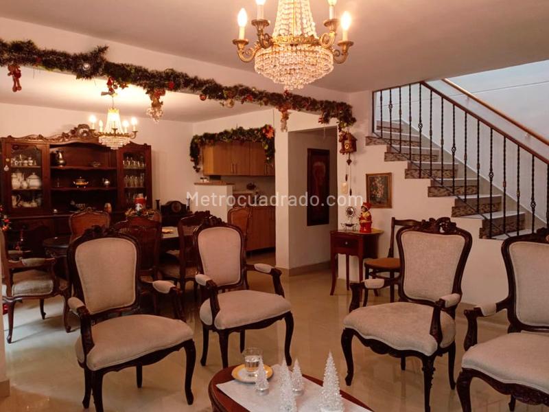 Independent 4BR House in Belen - 3