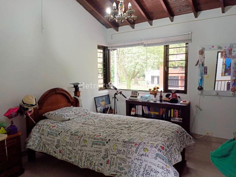 Independent 4BR House in Belen - 8