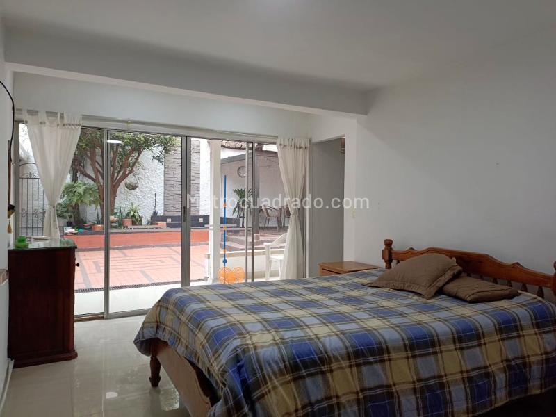 Independent 4BR House in Belen - 9