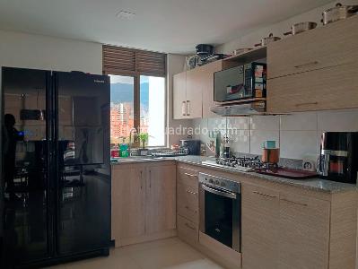 Apartamento en venta en Laureles, Medellín · foto 8 de 19