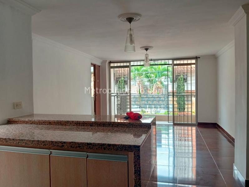 Apartamento Exterior de 3 Alcobas en Laureles (Conjunto Cerrado) - 3