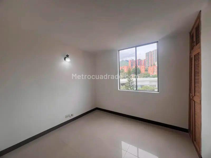 Apartamento Amplio de 3 Alcobas con 2 Baños en Belen - 4