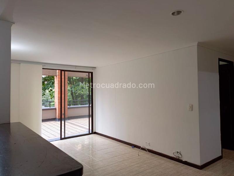 2BR Apartment for Rent in Closed Unit near Shops in Belún - 2