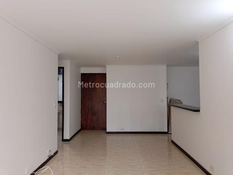 2BR Apartment for Rent in Closed Unit near Shops in Belún - 3
