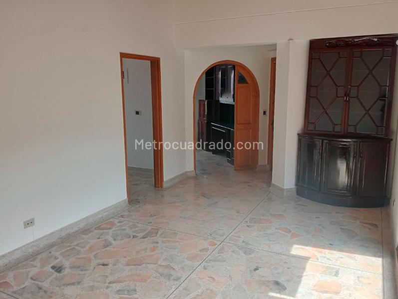 3BR Apartment for Rent in Laureles Gated Community with Pool & Parking - 2