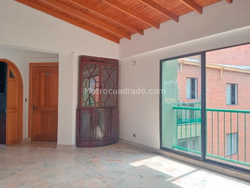 3BR Apartment for Rent in Laureles Gated Community with Pool & Parking - 3