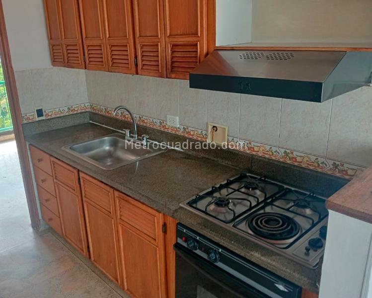 3BR Apartment for Rent in Laureles Gated Community with Pool & Parking - 4