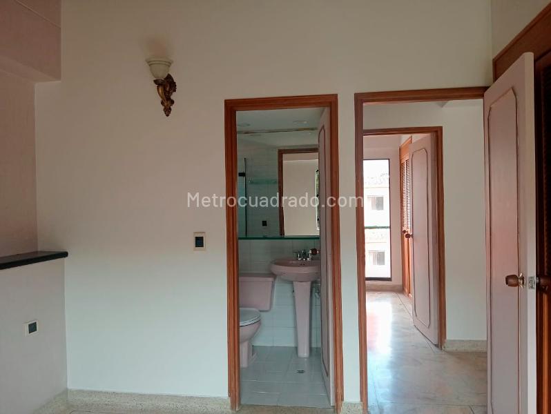 3BR Apartment for Rent in Laureles Gated Community with Pool & Parking - 9