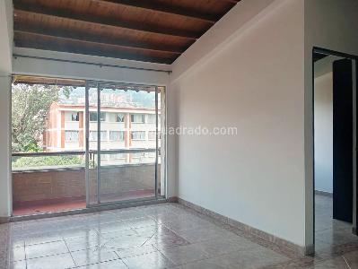 Apartamento en arriendo en Laureles, Medellín · foto 2 de 17