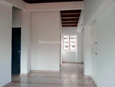 Apartamento en arriendo en Laureles, Medellín · foto 3 de 17