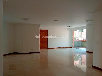 Apartamento de 3 alcobas en venta en Laureles, Medellín, 152 m² · foto 3 de 19