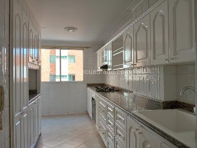 Apartamento de 3 alcobas en venta en Laureles, Medellín, 152 m² · foto 6 de 19