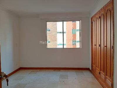 Apartamento de 3 alcobas en venta en Laureles, Medellín, 152 m² · foto 9 de 19
