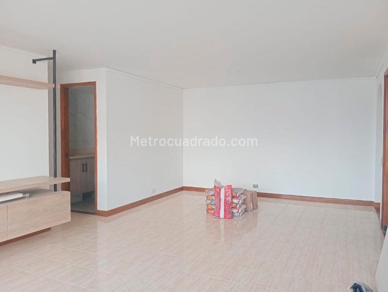 Apartamento de 3 Alcobas con Piscina en Laureles Central - 3