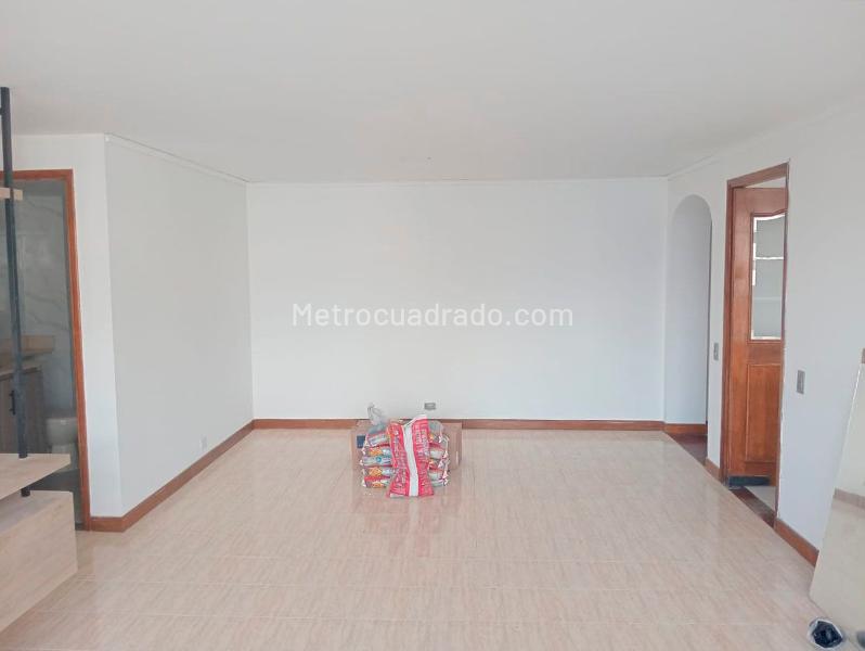Apartamento de 3 Alcobas con Piscina en Laureles Central - 4