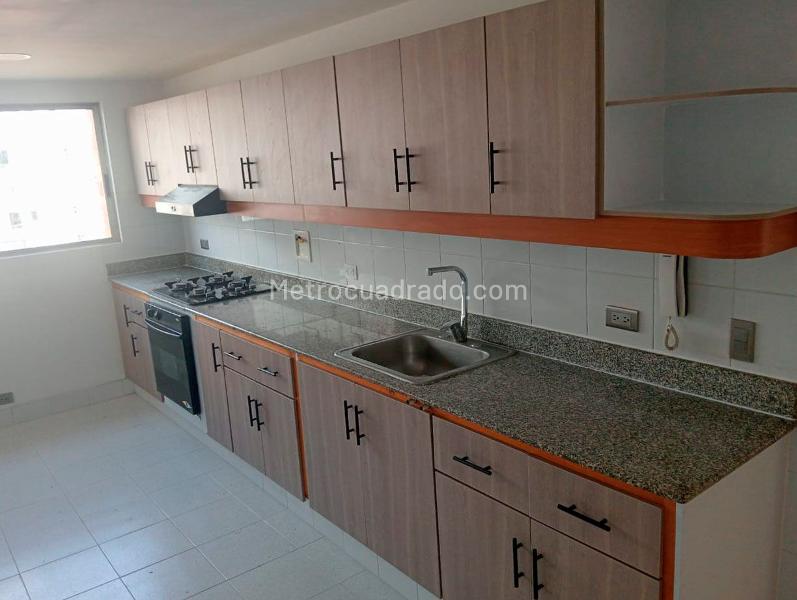 Apartamento de 3 Alcobas con Piscina en Laureles Central - 5