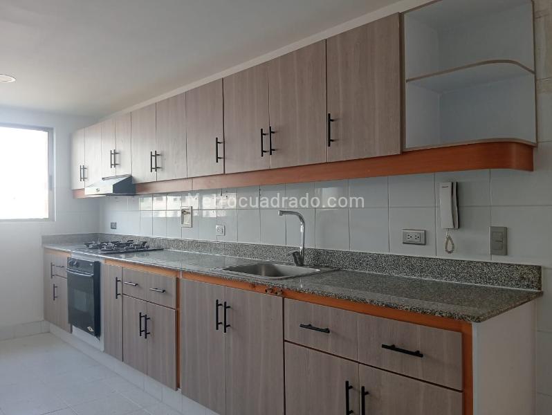 Apartamento de 3 Alcobas con Piscina en Laureles Central - 7