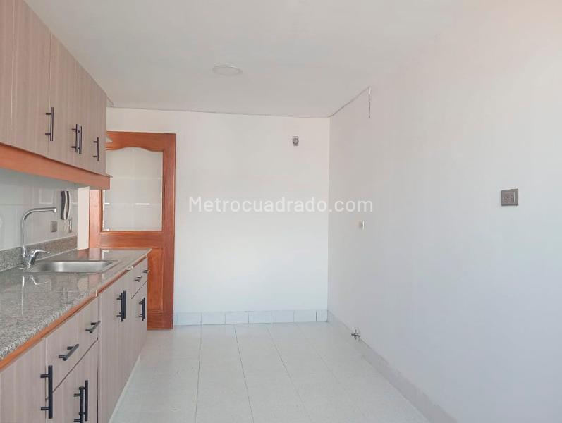 Apartamento de 3 Alcobas con Piscina en Laureles Central - 8