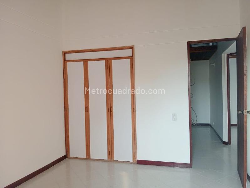 Spacious 4BR Apartment in Laureles - 8