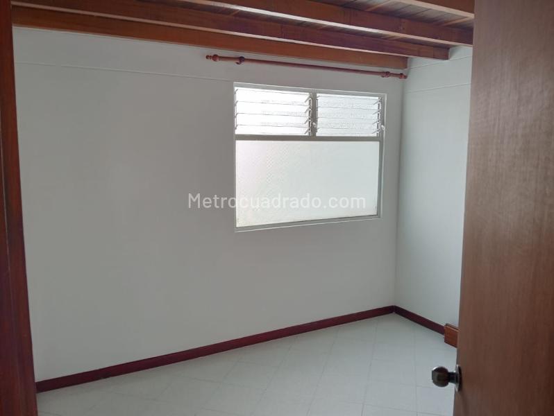 Spacious 4BR Apartment in Laureles - 9