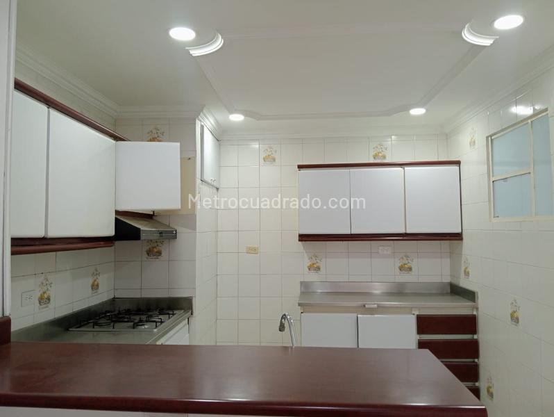 Casa Independiente de 3 Alcobas en Laureles con Parqueadero Cubierto - 5