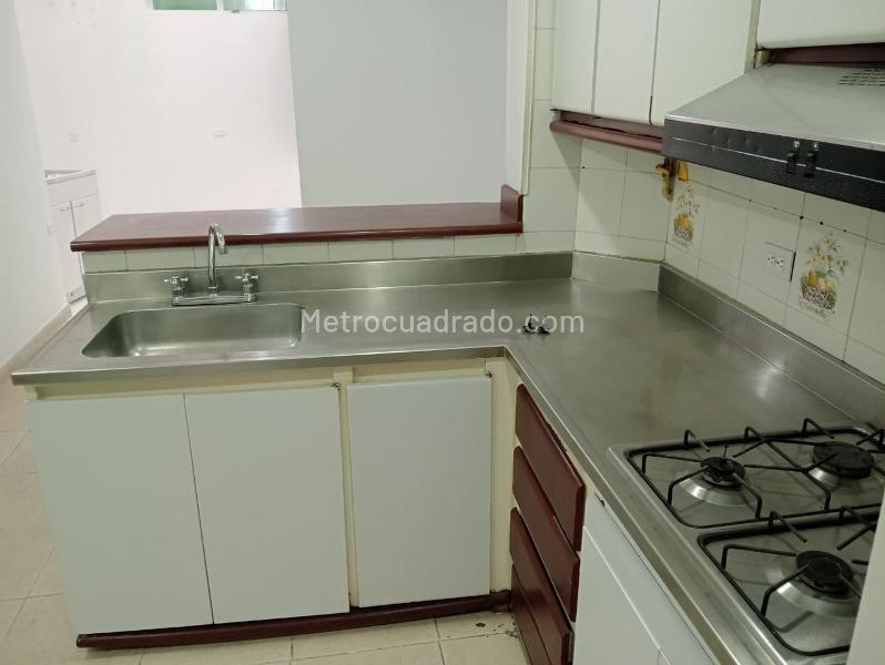 Casa Independiente de 3 Alcobas en Laureles con Parqueadero Cubierto - 6