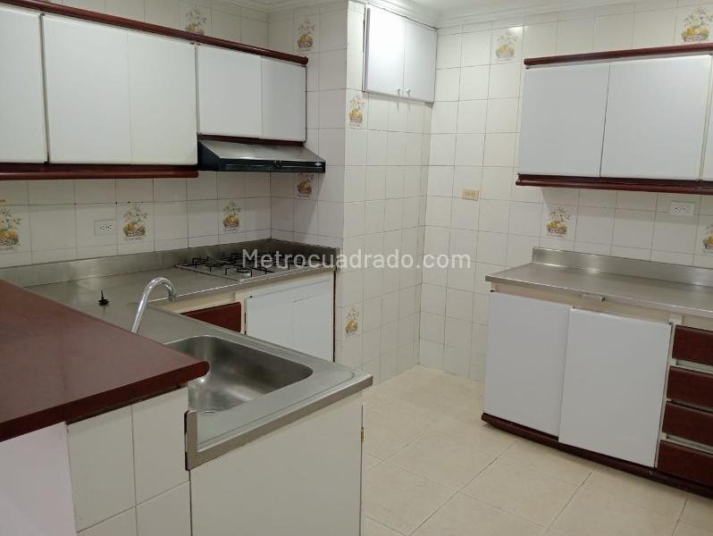 Casa Independiente de 3 Alcobas en Laureles con Parqueadero Cubierto - 7