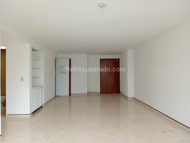 Apartamento de 3 Alcobas con Balcón en Laureles - 2