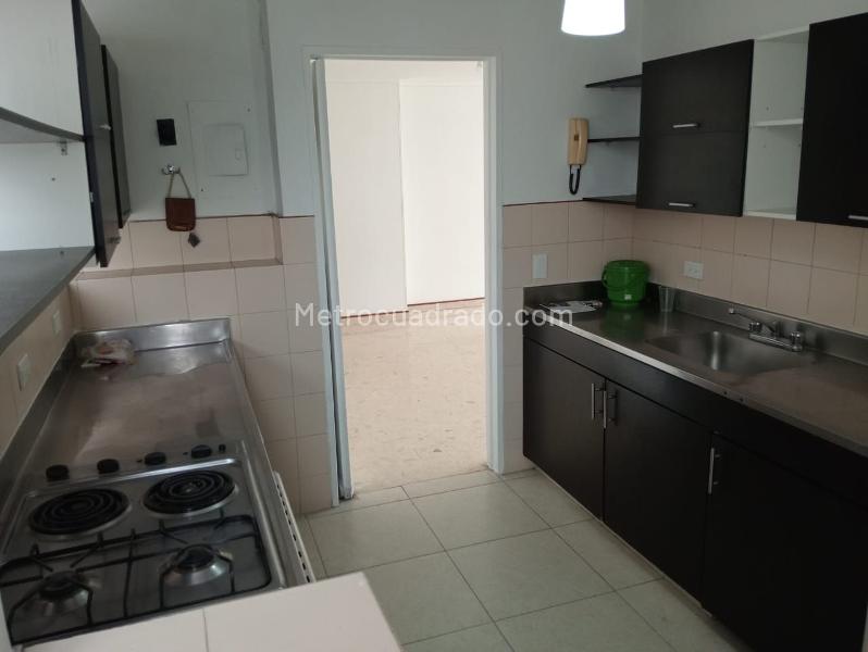 Apartamento de 3 Alcobas con Balcón en Laureles - 5