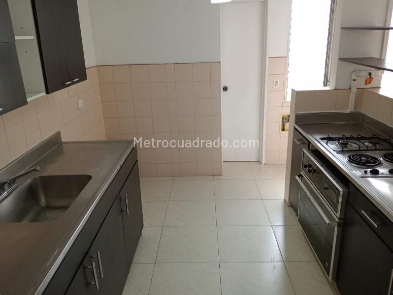 Apartamento de 3 Alcobas con Balcón en Laureles - 7
