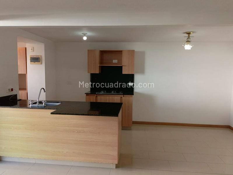 2BR Apartment with Pool and Gym in Belen - 4