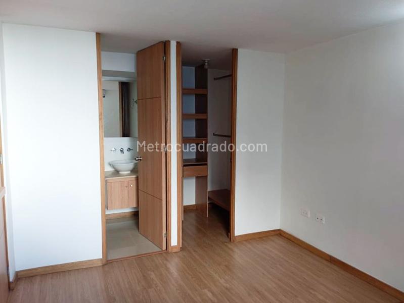 2BR Apartment with Pool and Gym in Belen - 7