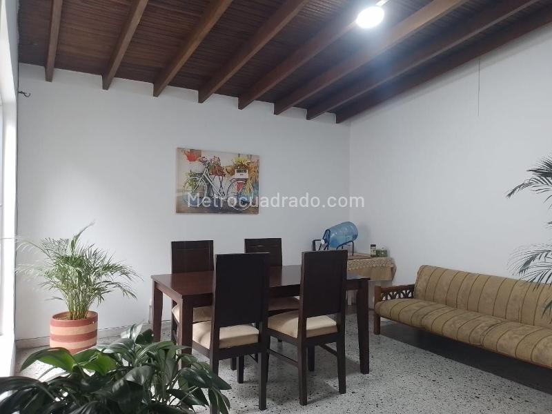 Casa Independiente Amoblada de 4 Alcobas en Laureles - 2