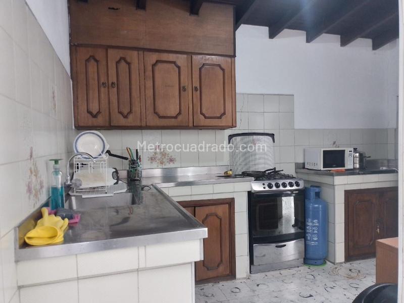 Casa Independiente Amoblada de 4 Alcobas en Laureles - 4