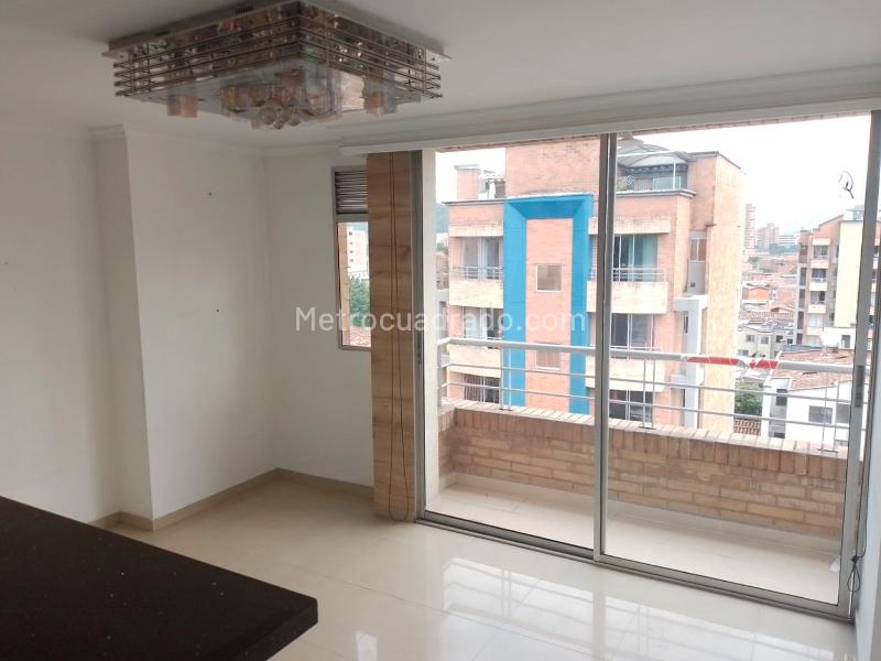 Apartamento Moderno de 3 Alcobas con Balcón en Laureles - 2