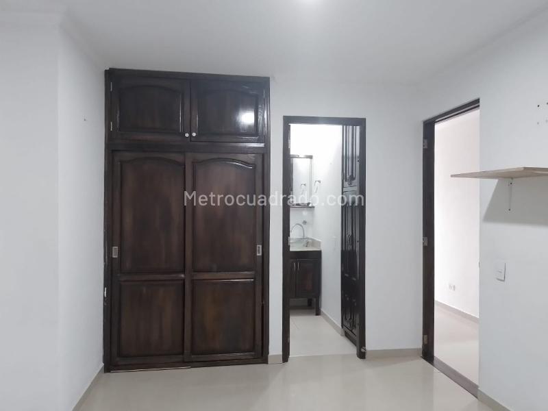 Apartamento Moderno de 3 Alcobas con Balcón en Laureles - 7