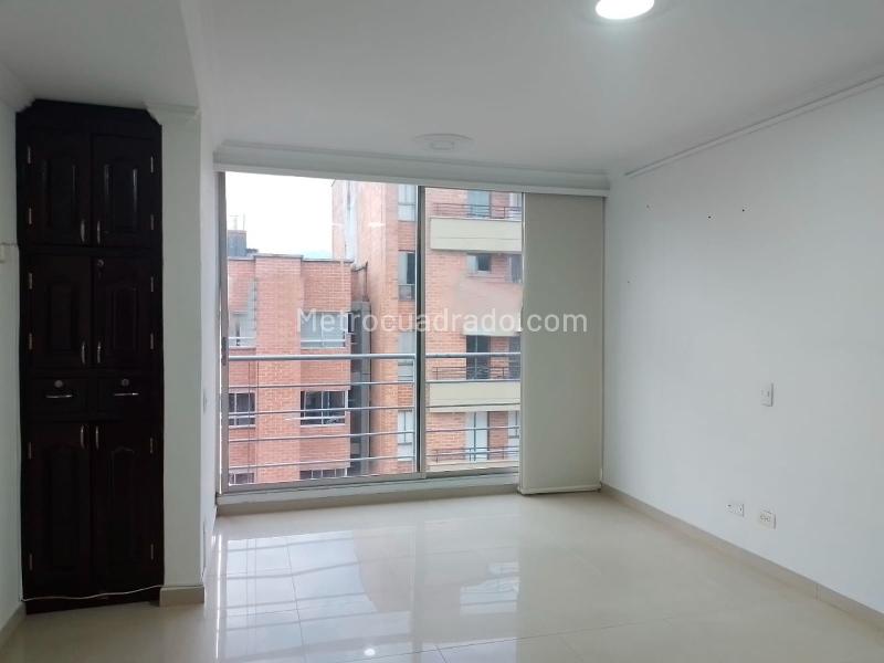 Apartamento Moderno de 3 Alcobas con Balcón en Laureles - 8