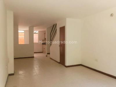 Casa de 3 alcobas en venta en Belen, Medellín, 90 m² · foto 2 de 16
