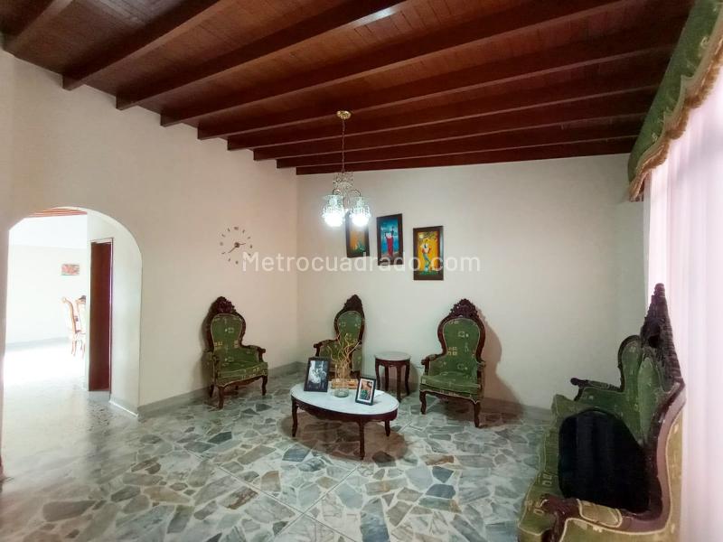 Amplio Apartamento de 4 Alcobas en Laureles - 4