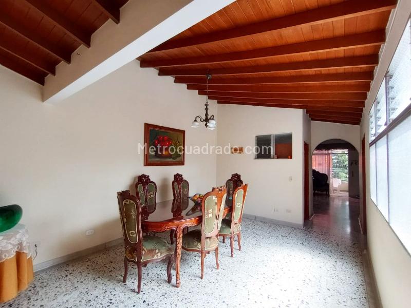 Amplio Apartamento de 4 Alcobas en Laureles - 6