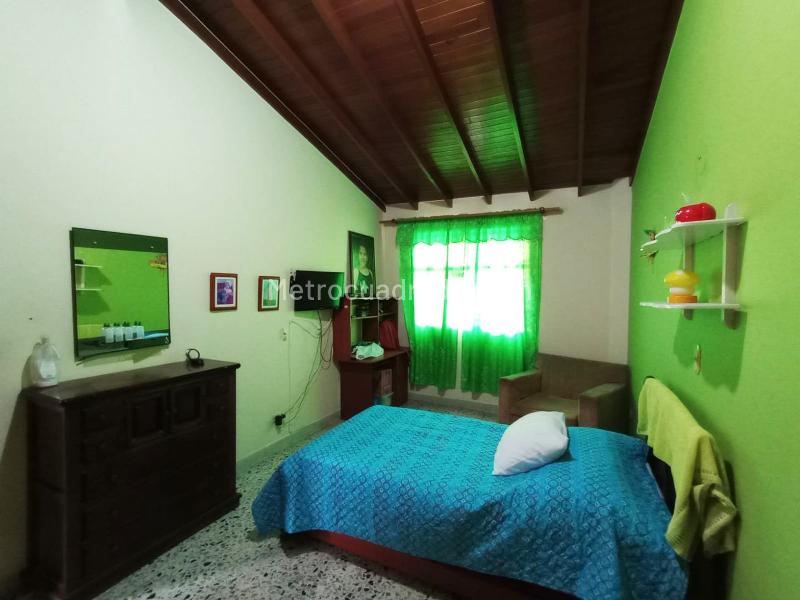 Amplio Apartamento de 4 Alcobas en Laureles - 8