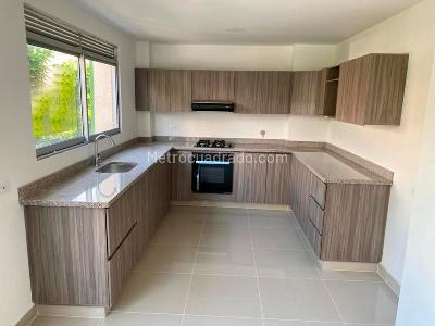 Apartamento de 3 alcobas en arriendo en Laureles, Medellín, 134 m² · foto 3 de 11