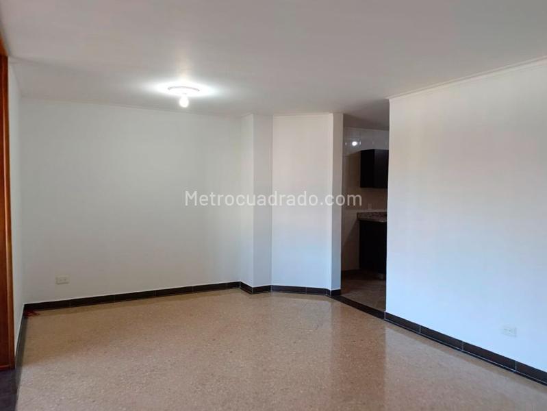 Spacious 3BR Apartment in Laureles Near Transport - 4
